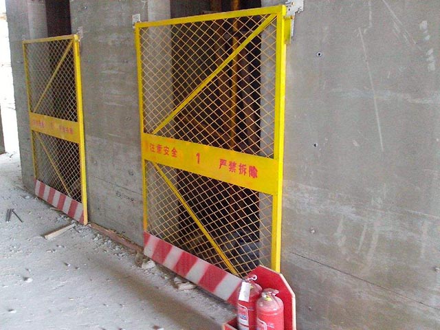 電梯井防護門
